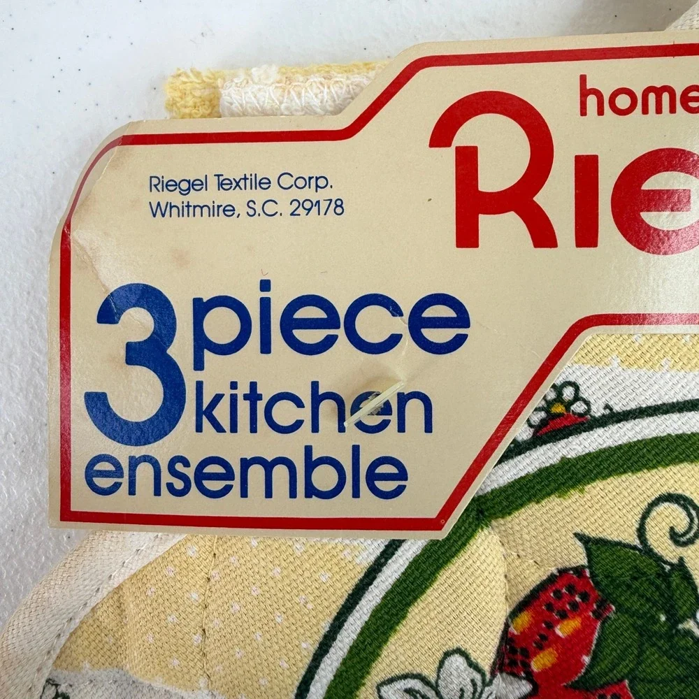 VTG Riegel 3pc Kitchen Ensemble Strawberry Daisy Floral Made USA Lot‎ of 2 NEW